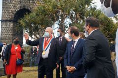 Le ministre de l'Outre-mer Sebastien Lecornu au chantier de rehabilitation du site du pont suspendu de la Riviere de l'Est. Overseas Minister Sebastien Lecornu at the site of the rehabilitation of the suspension bridge of the Riviere de l'Est.