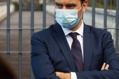 Le ministre de l'Outre-mer Sebastien Lecornu au chantier de rehabilitation du site du pont suspendu de la Riviere de l'Est. Overseas Minister Sebastien Lecornu at the site of the rehabilitation of the suspension bridge of the Riviere de l'Est.