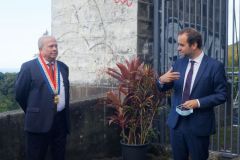 Le ministre de l'Outre-mer Sebastien Lecornu au chantier de rehabilitation du site du pont suspendu de la Riviere de l'Est. Overseas Minister Sebastien Lecornu at the site of the rehabilitation of the suspension bridge of the Riviere de l'Est.