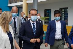 Rentre scolaire a La Reunion pour le ministre de l'Outremer Sebastien Lecornu - Back to school in La Reunion for French overseas minister Sebastien Lecornu