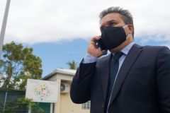 Rentre scolaire a La Reunion pour le ministre de l'Outremer Sebastien Lecornu - Back to school in La Reunion for French overseas minister Sebastien Lecornu