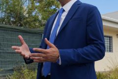 Rentre scolaire a La Reunion pour le ministre de l'Outremer Sebastien Lecornu - Back to school in La Reunion for French overseas minister Sebastien Lecornu