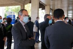 Sebastien Lecornu, ministre de l'Outre-mer, echange avec les 24 maires de La Reunion. Sebastien Lecornu, Minister of Overseas France, talks with the 24 mayors of La Reunion.