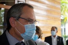 Sebastien Lecornu, ministre de l'Outre-mer, echange avec les 24 maires de La Reunion. Sebastien Lecornu, Minister of Overseas France, talks with the 24 mayors of La Reunion.