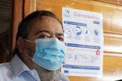 Sebastien Lecornu, ministre de l'Outre-mer, echange avec les 24 maires de La Reunion. Sebastien Lecornu, Minister of Overseas France, talks with the 24 mayors of La Reunion.