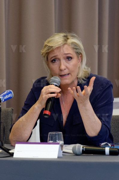 Conference de presse de Marine Le Pen a La Reunion