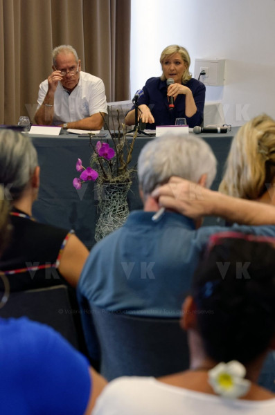Conference de presse de Marine Le Pen a La Reunion