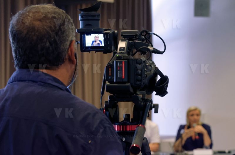 Conference de presse de Marine Le Pen a La Reunion