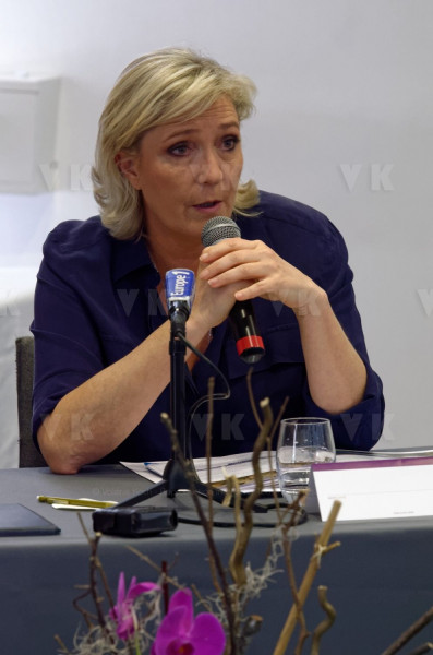 Conference de presse de Marine Le Pen a La Reunion