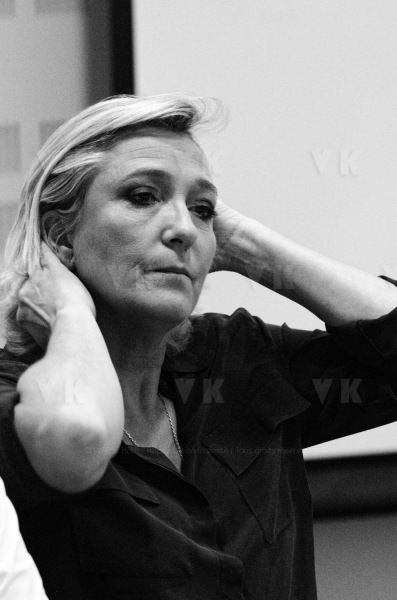 Conference de presse de Marine Le Pen a La Reunion