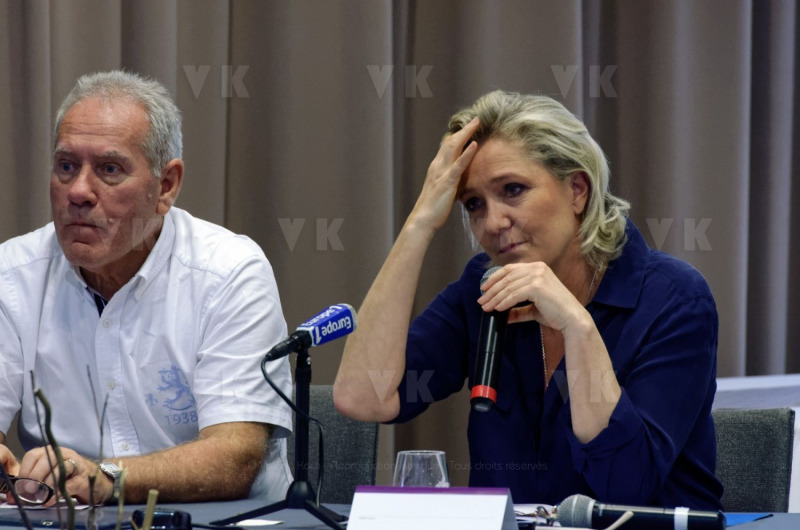 Conference de presse de Marine Le Pen a La Reunion