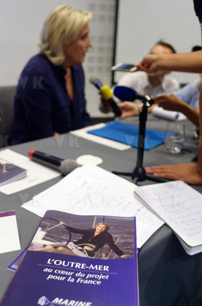 Conference de presse de Marine Le Pen a La Reunion