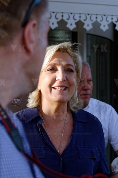 Conference de presse de Marine Le Pen a La Reunion