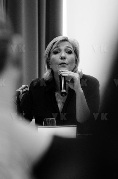 Conference de presse de Marine Le Pen a La Reunion