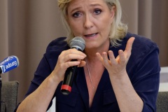Conference de presse de Marine Le Pen a La Reunion