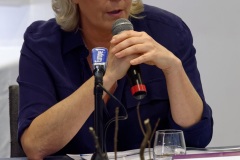 Conference de presse de Marine Le Pen a La Reunion