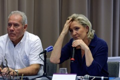 Conference de presse de Marine Le Pen a La Reunion
