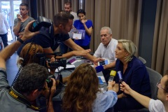 Conference de presse de Marine Le Pen a La Reunion