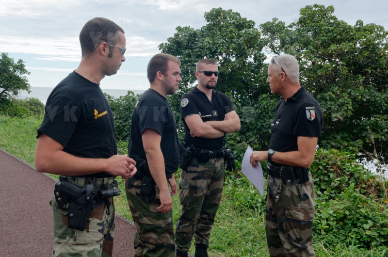 Vol MH370 : patrouilles a pied de gendarmerie pour les recherche de debris | 08-2015