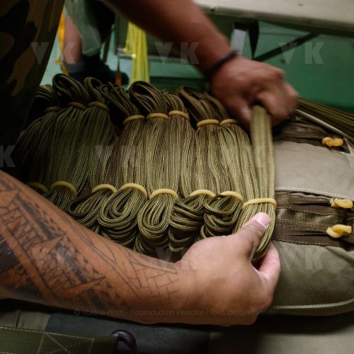 Materiel militaire parachutiste © Valérie Koch - Reproduction interdite / Tous droits réservés