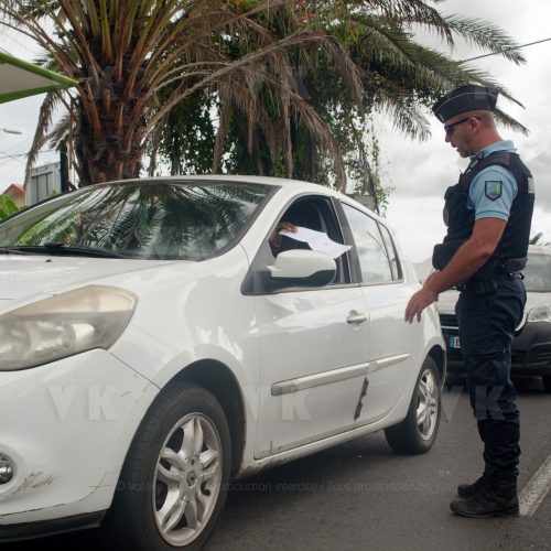 Controles de gendarmerie au Tampon pendant la periode de confinement due a l'epidemie de COVID-19 © Valérie Koch - Reproduction interdite / Tous droits réservés