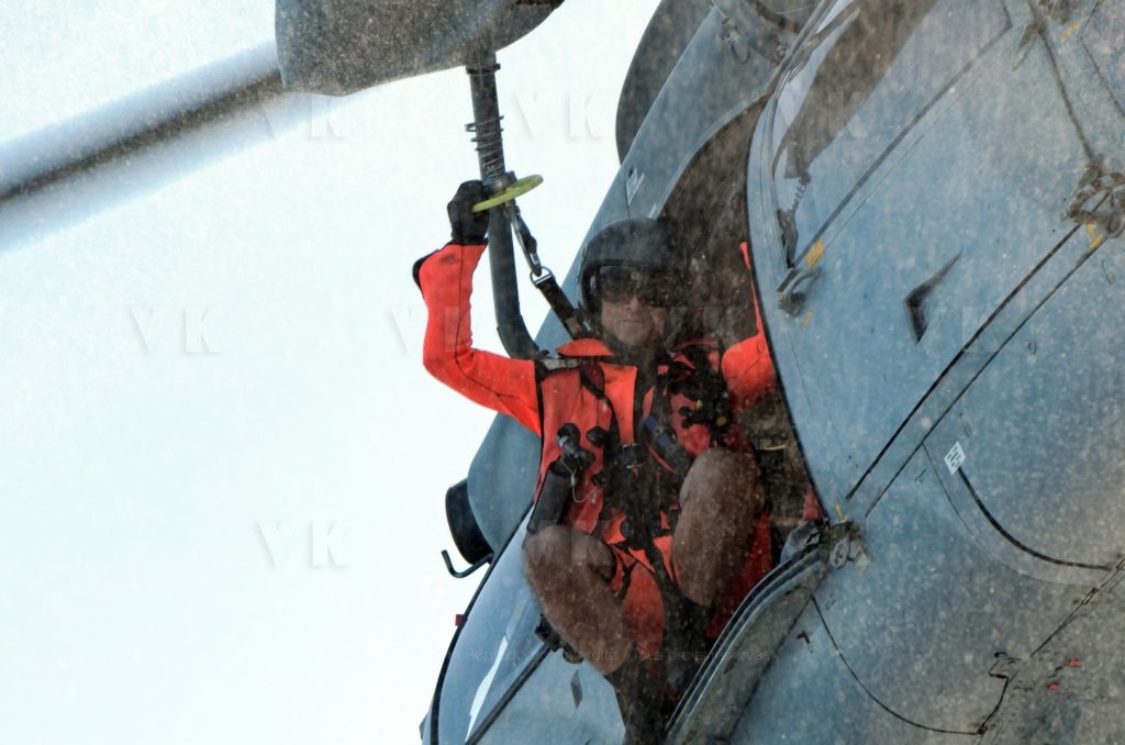 Exercice helitreuillage helicoptere aeronavale et SNSM © Valérie Koch - Reproduction interdite / Tous droits réservés