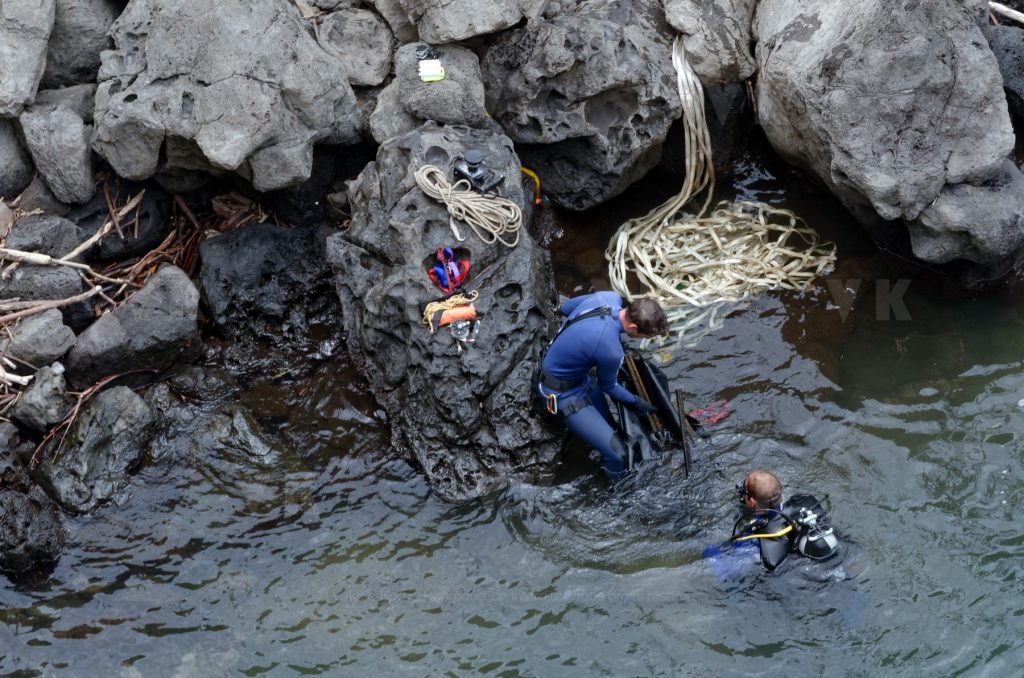 Recuperation d'armes en embouchure de riviere par la gendarmerie © Valérie Koch - Reproduction interdite / Tous droits réservés