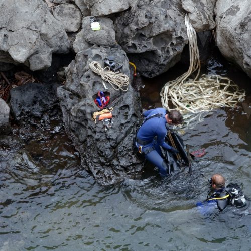 Recuperation d'armes en embouchure de riviere par la gendarmerie © Valérie Koch - Reproduction interdite / Tous droits réservés