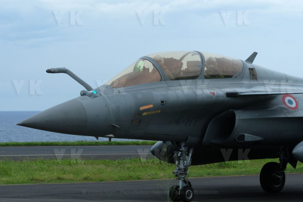 Rafale et ravitailleur MRTT a La Reunion dans le cadre de la mission SHIKRA. Rafale and MRTT refueller in La Reunion as part of the SHIKRA mission © Valérie Koch - Reproduction interdite / Tous droits réservés