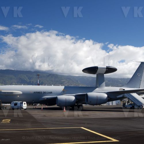 Avion militaire E-3F AWACS a La Reunion - E-3F AWACS military aircraft in La Reunion © Valérie Koch - Reproduction interdite / Tous droits réservés