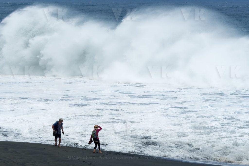 Houle et deconfinement a La Reunion - Swell and deconfinement in La Reunion © Valérie Koch - Reproduction interdite / Tous droits réservés