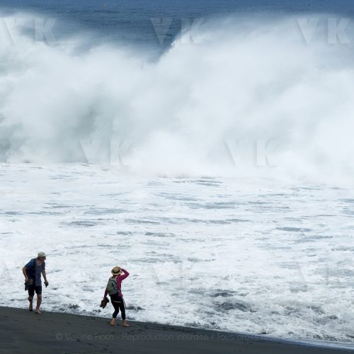 Houle et deconfinement a La Reunion - Swell and deconfinement in La Reunion © Valérie Koch - Reproduction interdite / Tous droits réservés